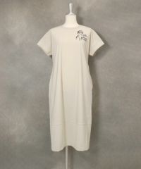 バックベルト刺繍ワンピース(ライトグリーン)後ろ
