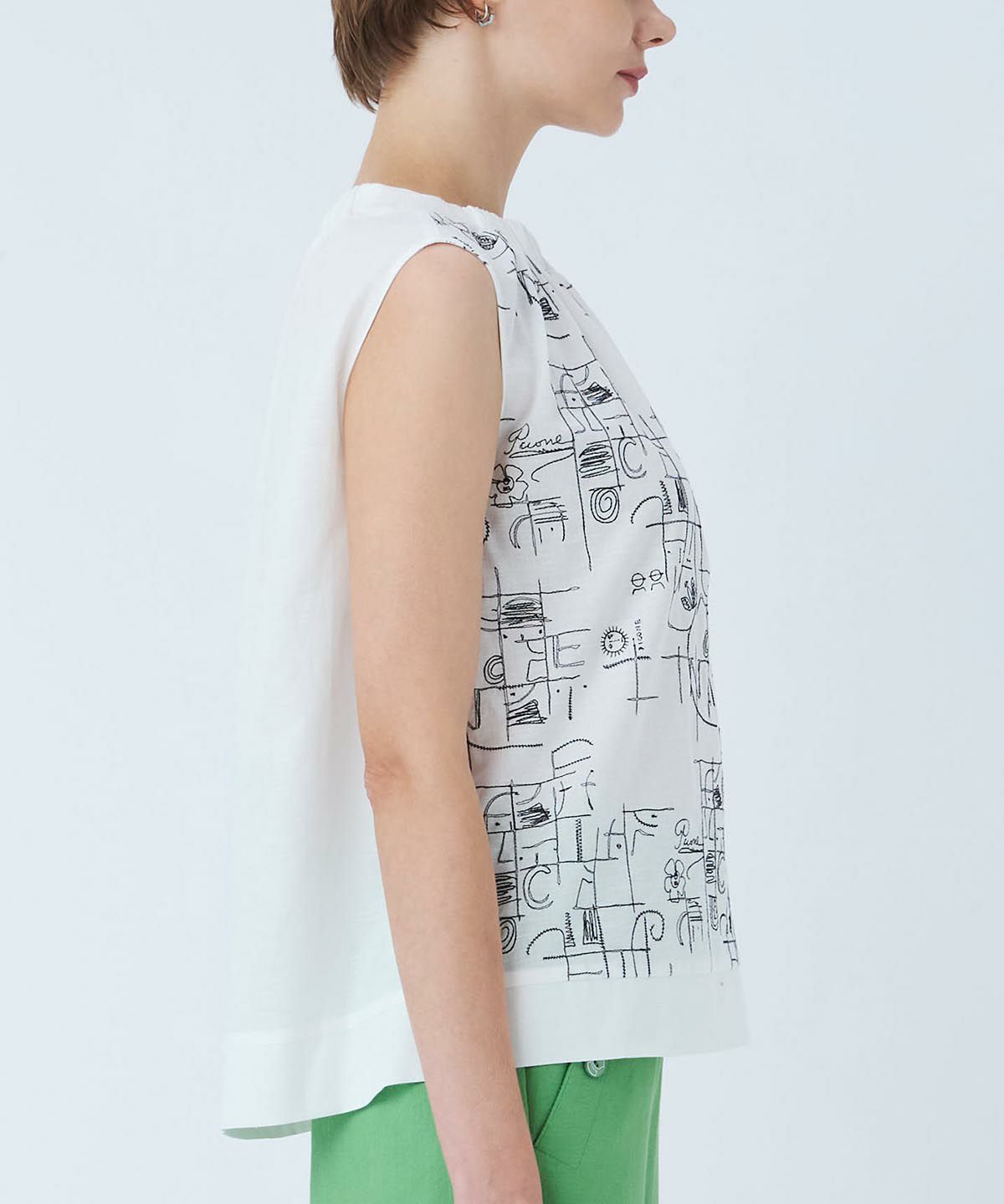 モデル着用画像（ホワイト）