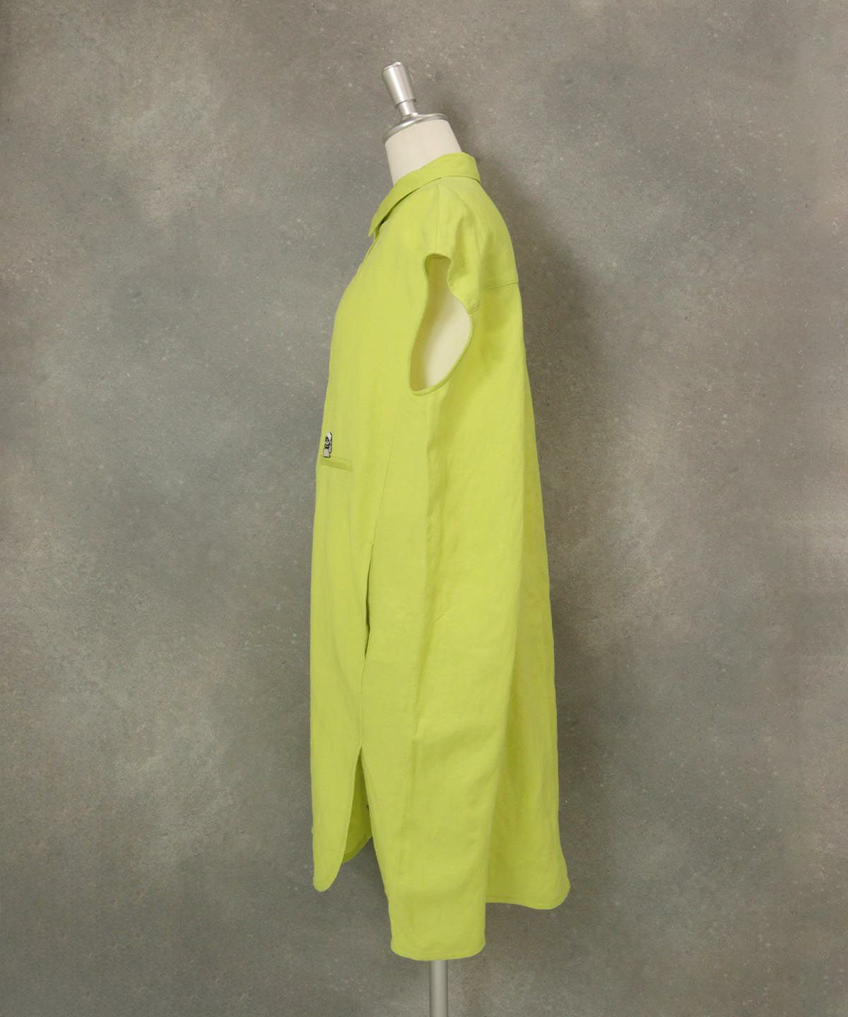 麻混冷感ロングブラウス横(イエロー）