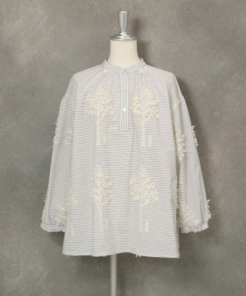 コットン100％ツリー刺繍ブラウス(ホワイト)