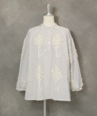 コットン100％ツリー刺繍ブラウス(ホワイト)
