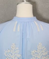 首元後ろ(ブルー)