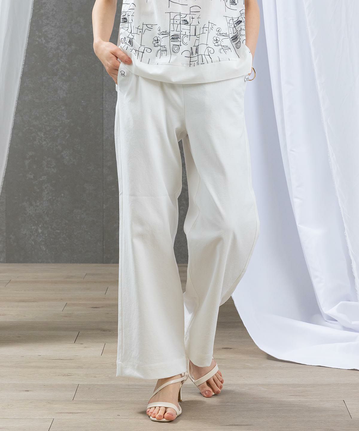 モデル着用（ホワイト）