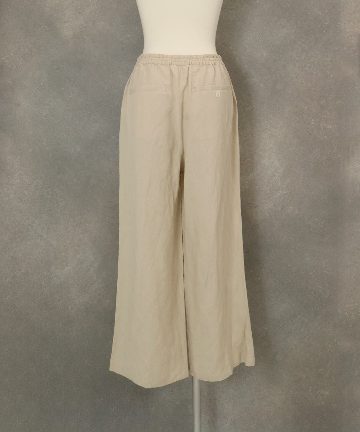 麻混冷感ワイドパンツ(ベージュ)後ろ