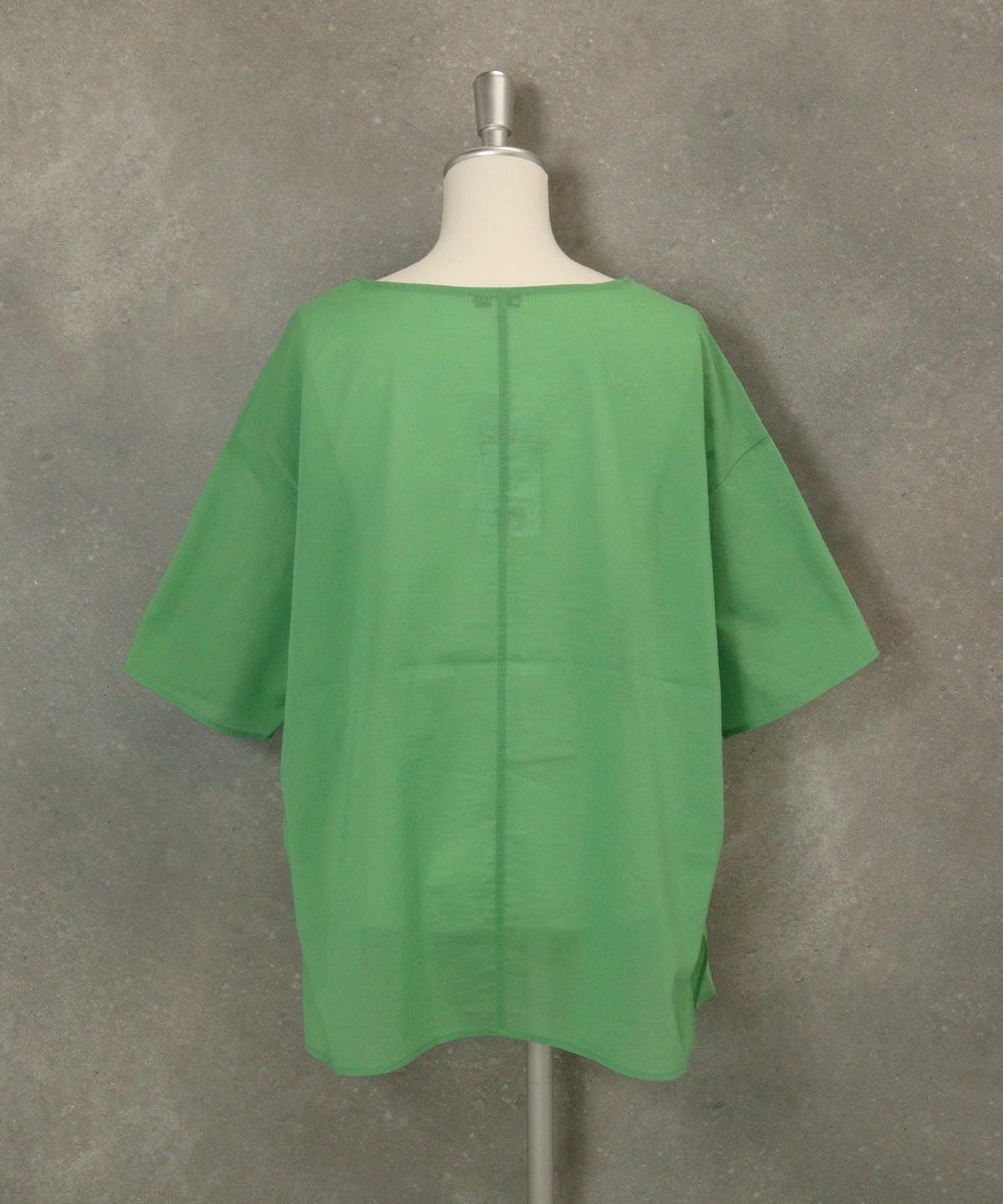 コットン100％線画刺繍プルオーバー(グリーン)後ろ