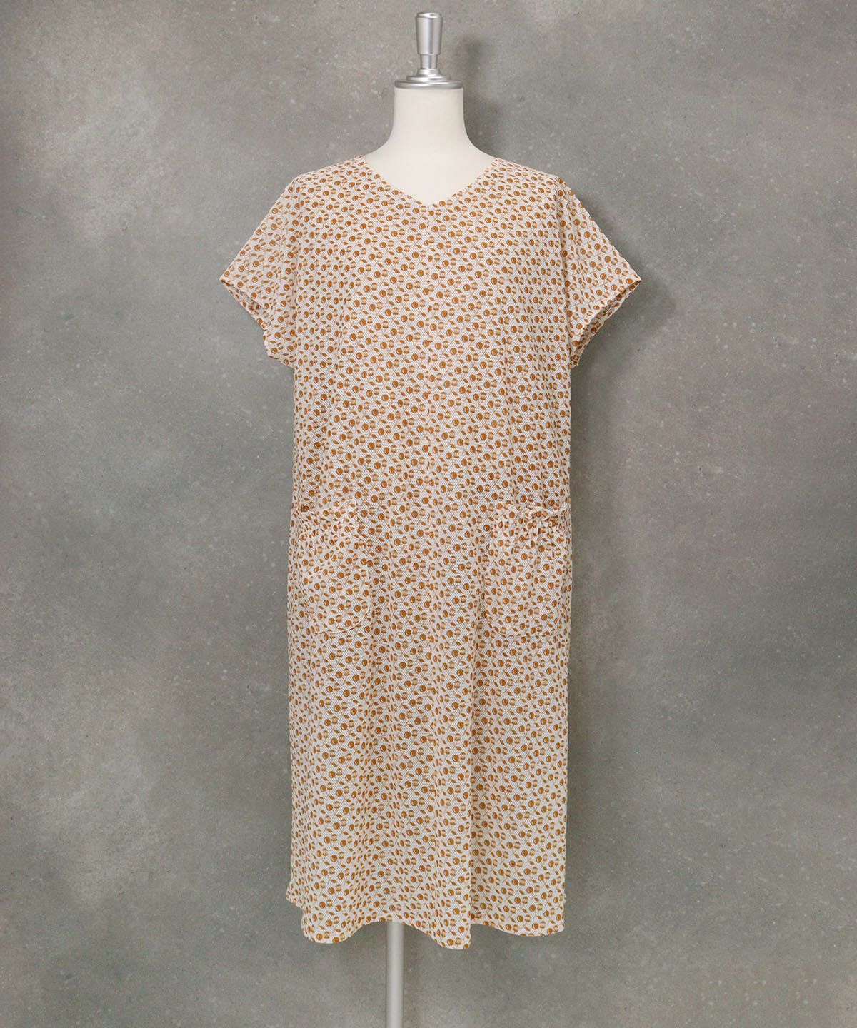 ピコチェリー柄ワンピース(ホワイト×ベージュ)