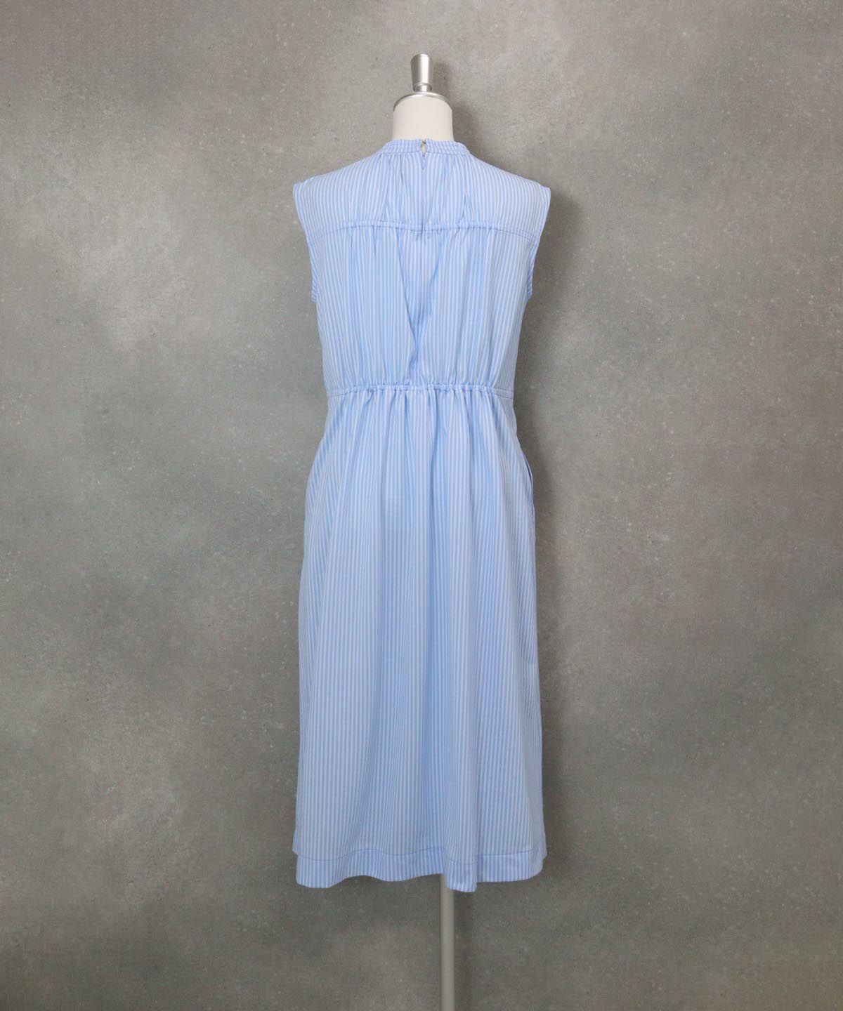 ストライプ柄冷感ノースリワンピース後(ブルー)