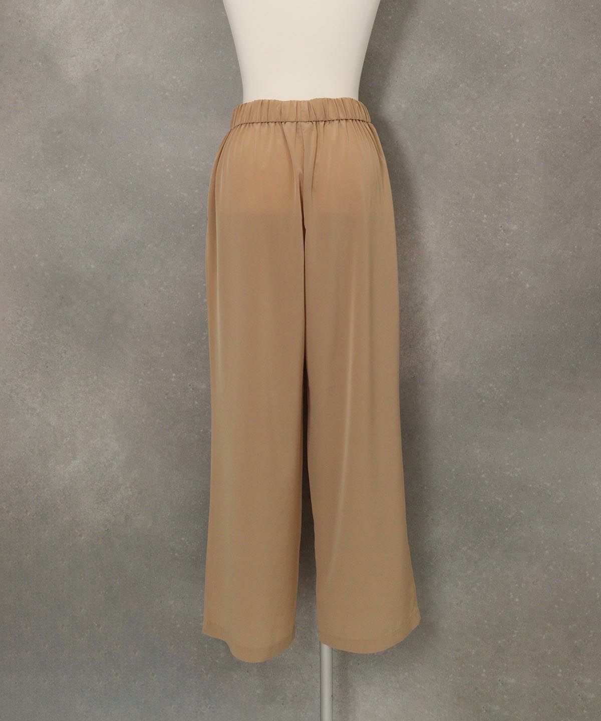 冷感速乾ソフトワイドパンツ(キャメル)後ろ