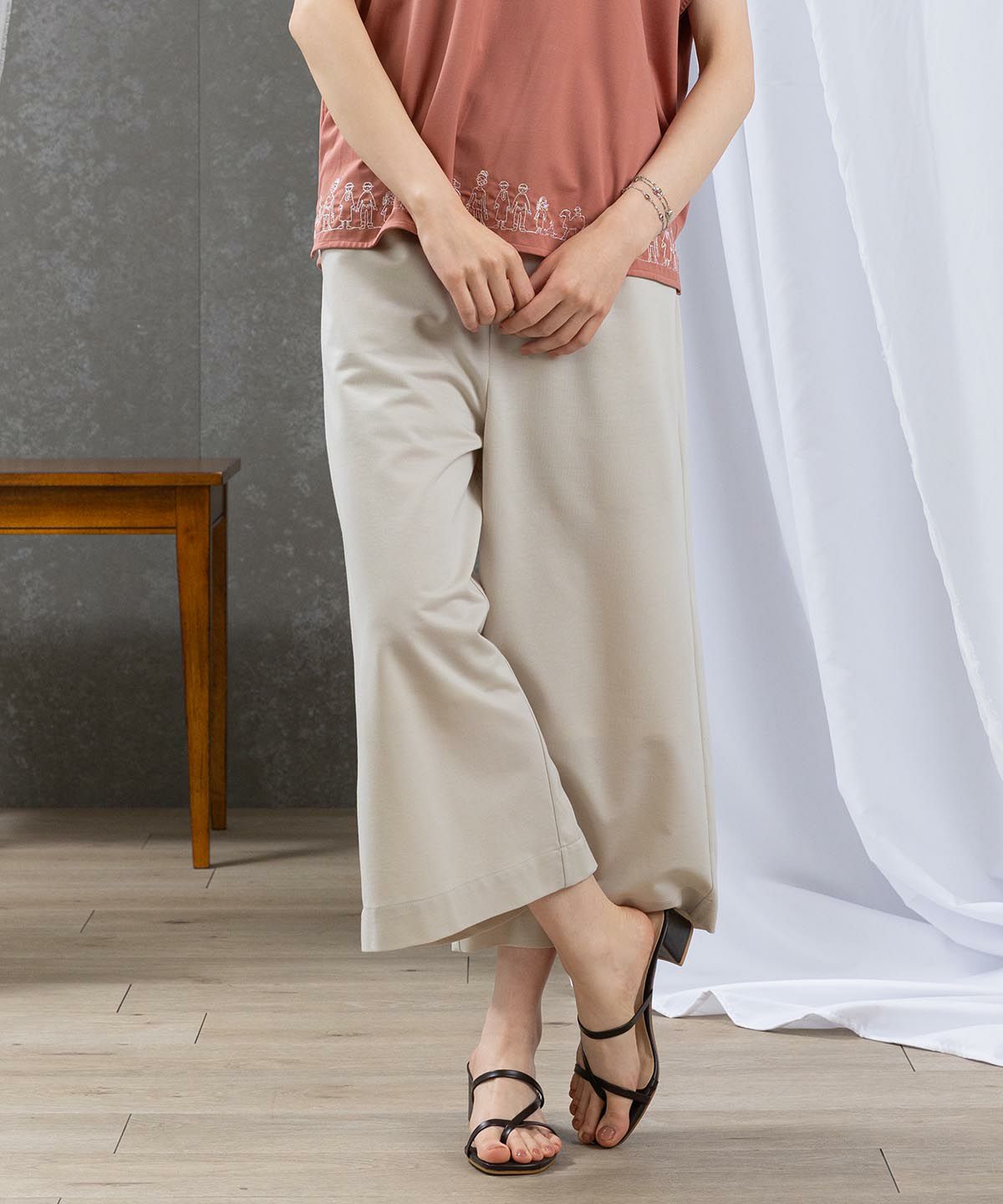 モデル着用画像（ベージュ）