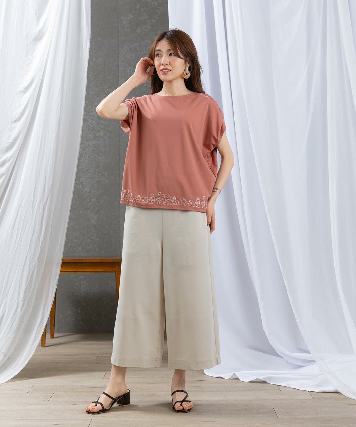 モデル着用画像（ベージュ）