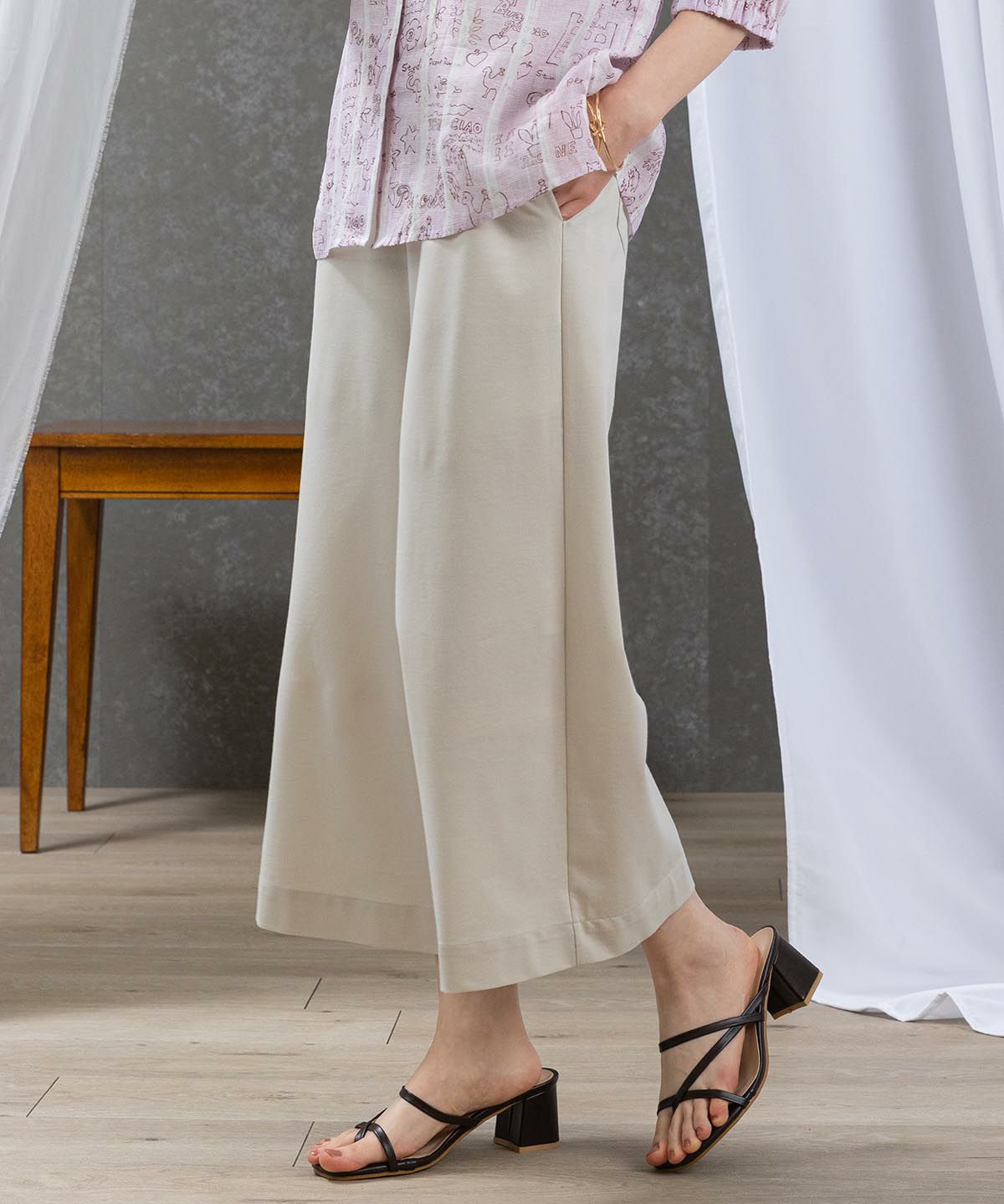 モデル着用画像（ベージュ）