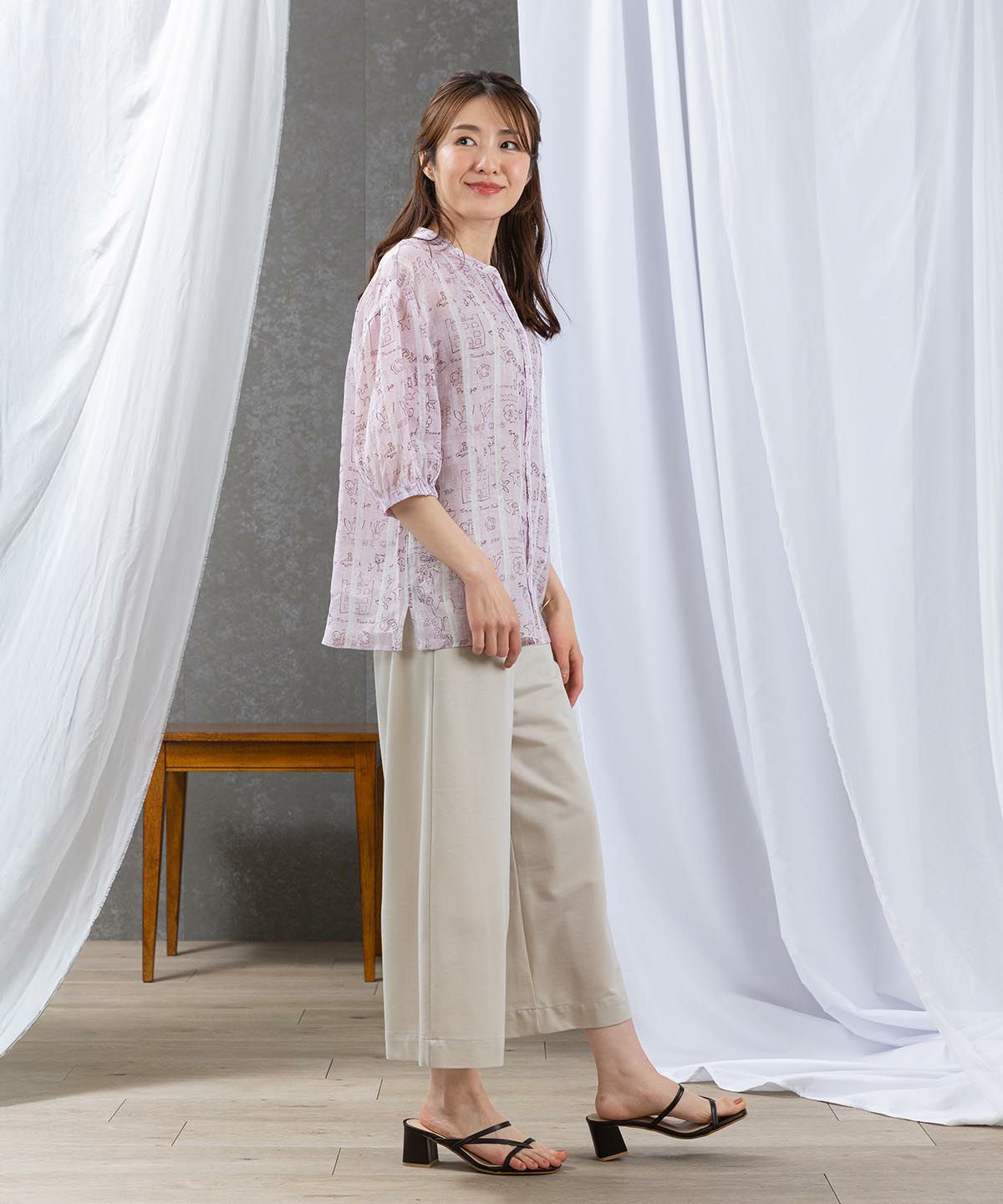 モデル着用画像（ベージュ）