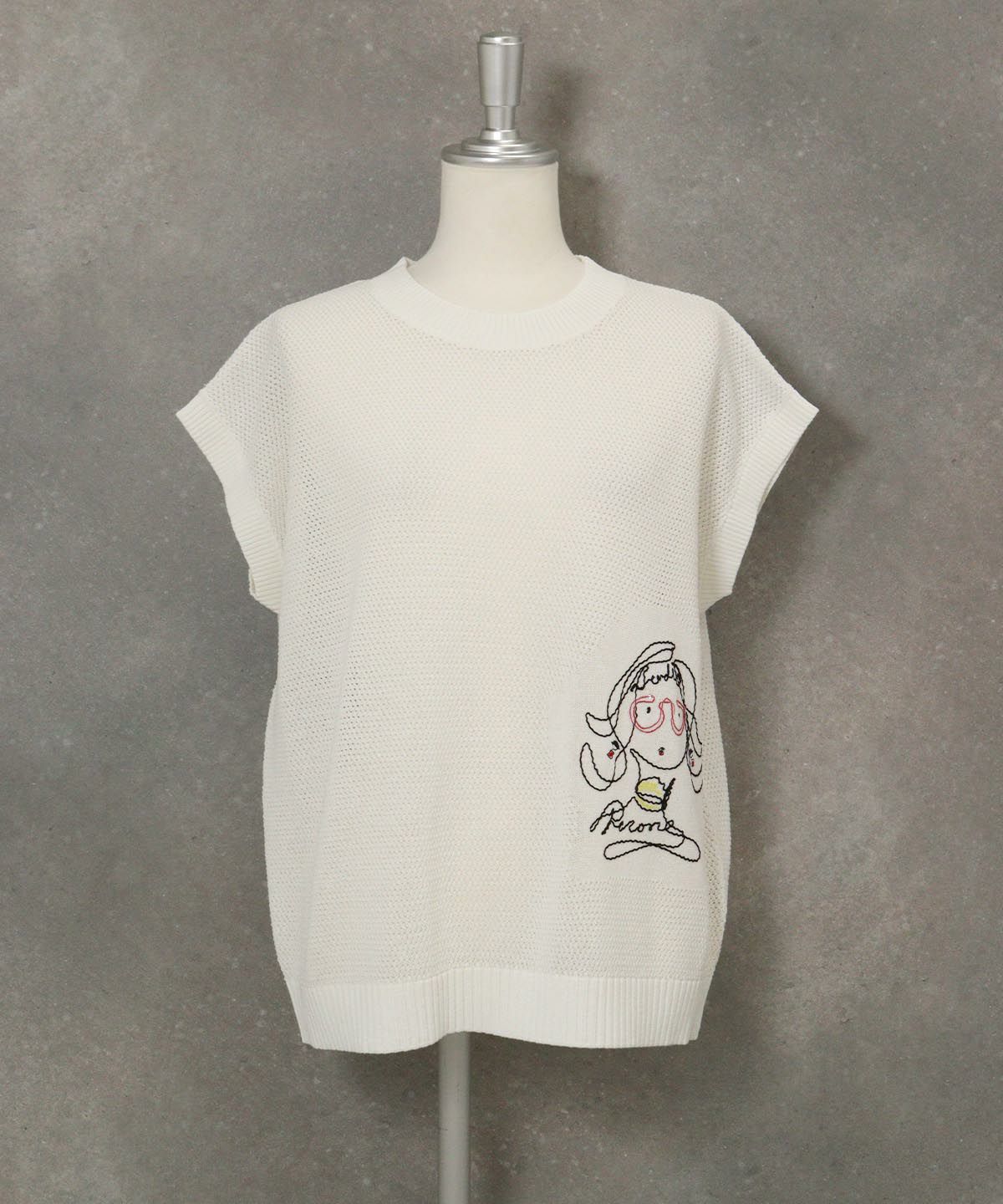 透かし編み刺繍ニットベスト(ホワイト)