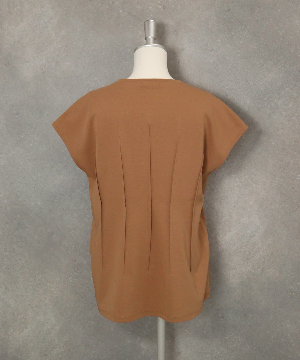 ネックレス風刺繍フレンチTシャツ(ブラウン)後ろ