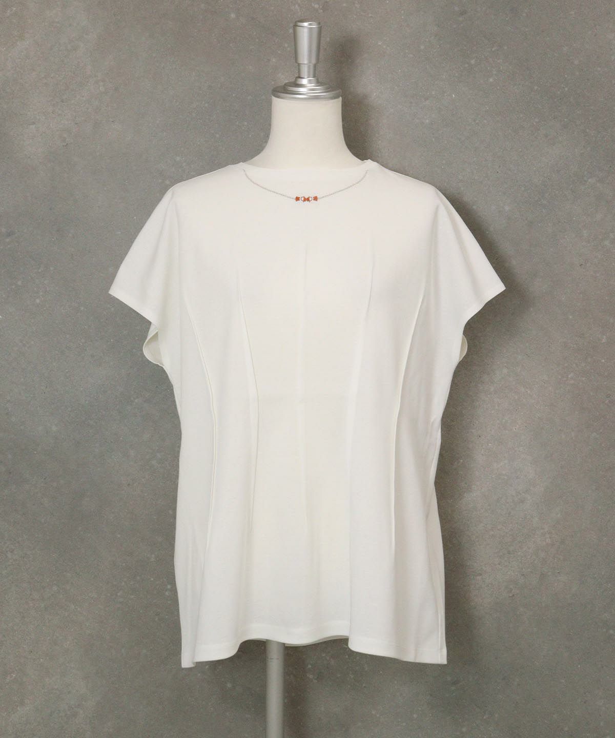 ネックレス風刺繍フレンチTシャツ(ホワイト)