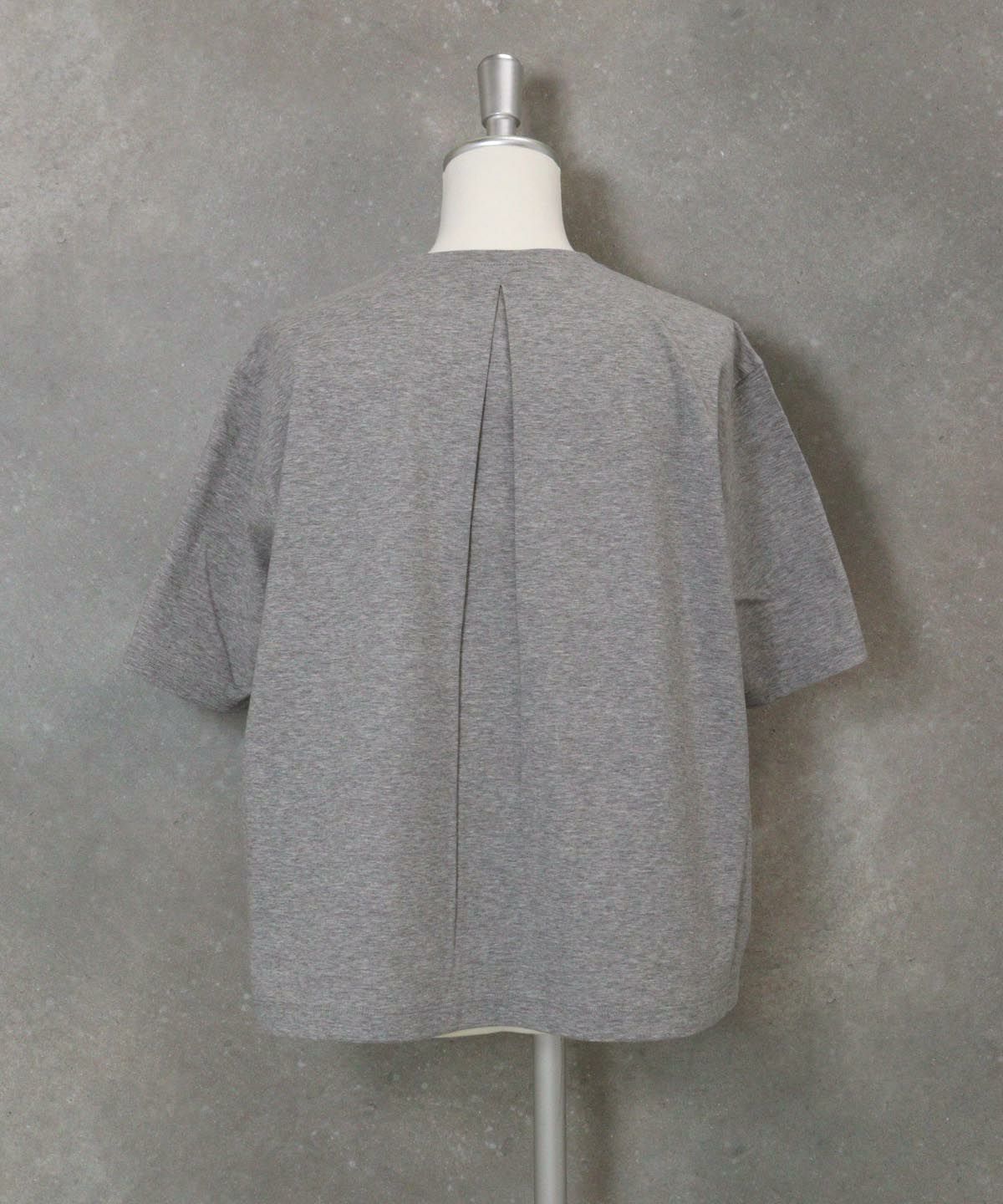 線画イラスト冷感Ｔシャツ(ライトグレー)後ろ