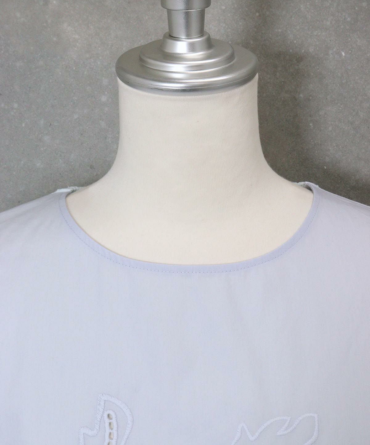 首元アップ(ブルー)