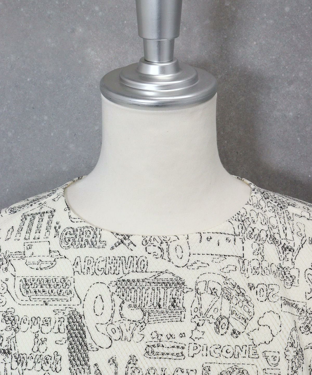 首元アップ(ホワイト)