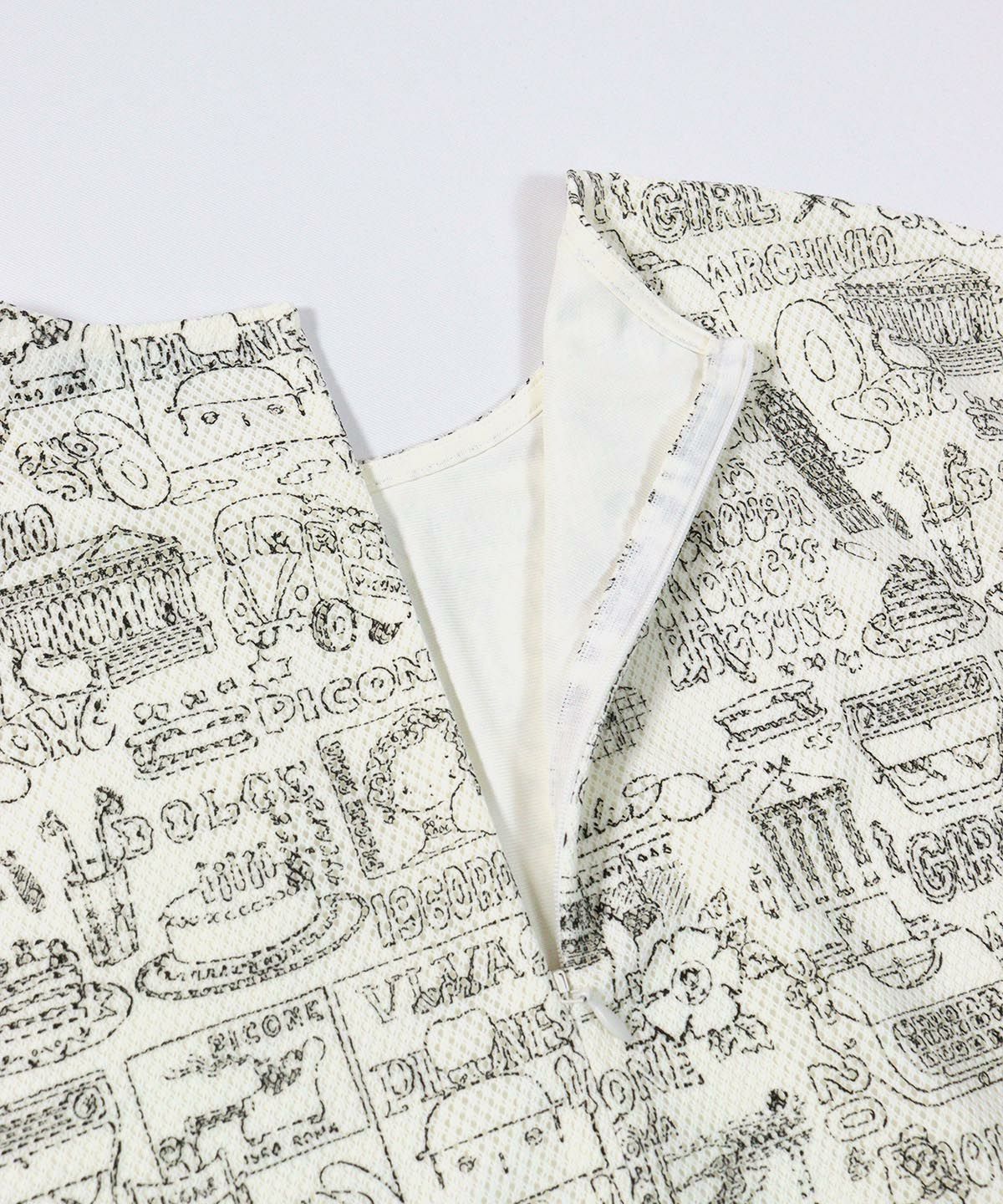 背面ファスナーアップ(ホワイト)