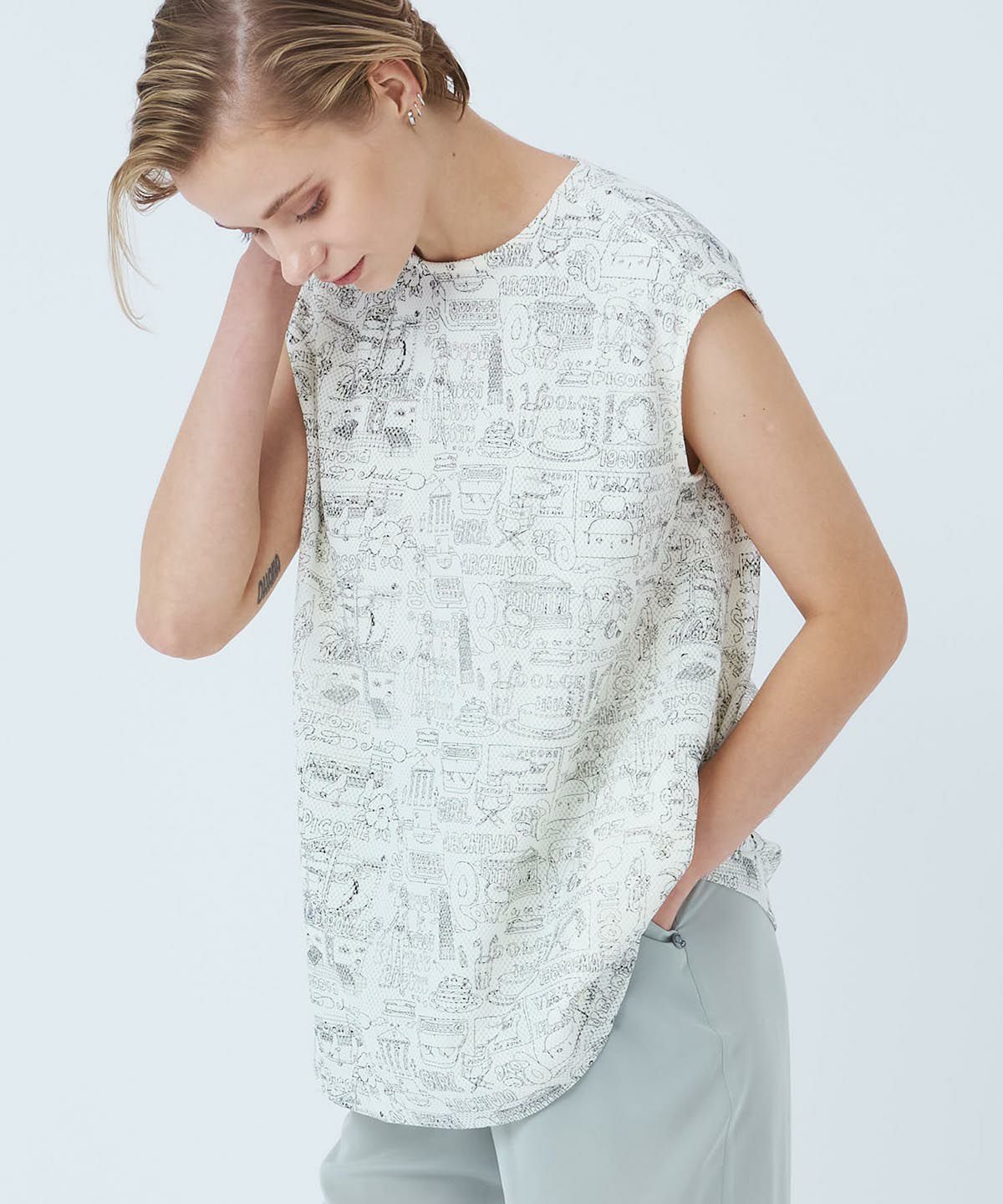 モデル着用画像(ホワイト)