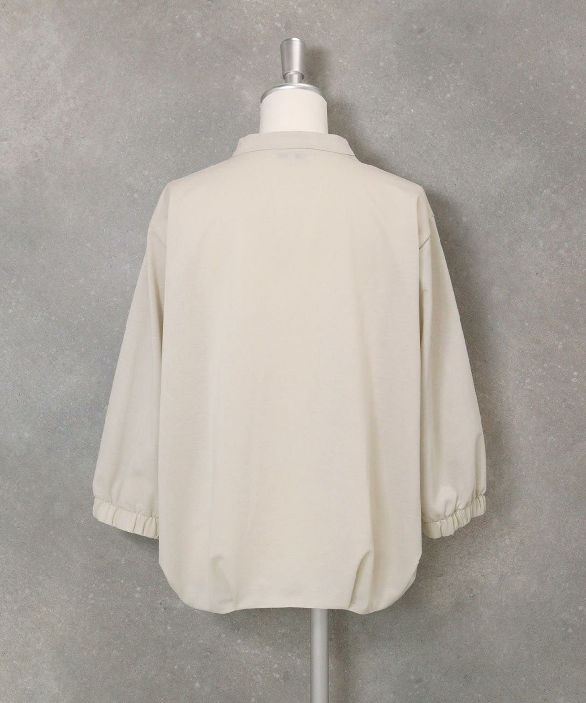 七分袖冷感スキッパープルオーバー(ベージュ)後ろ