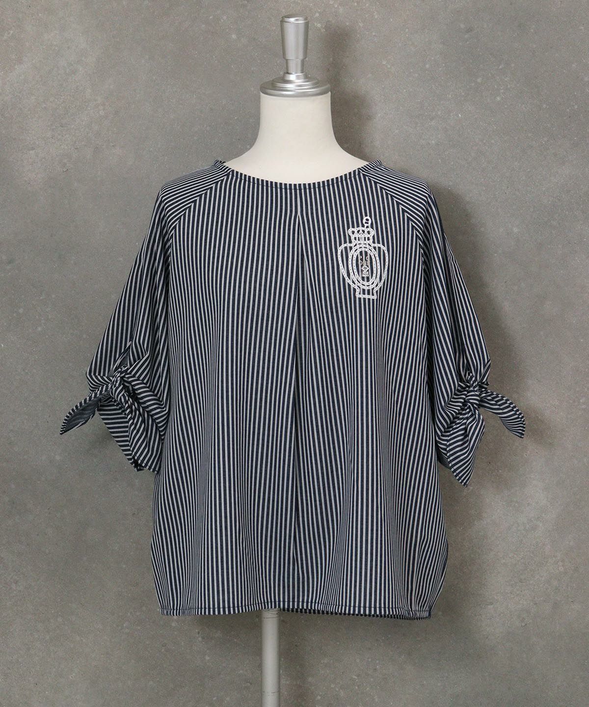 ストライプ柄袖リボン冷感ブラウス(ネイビー)