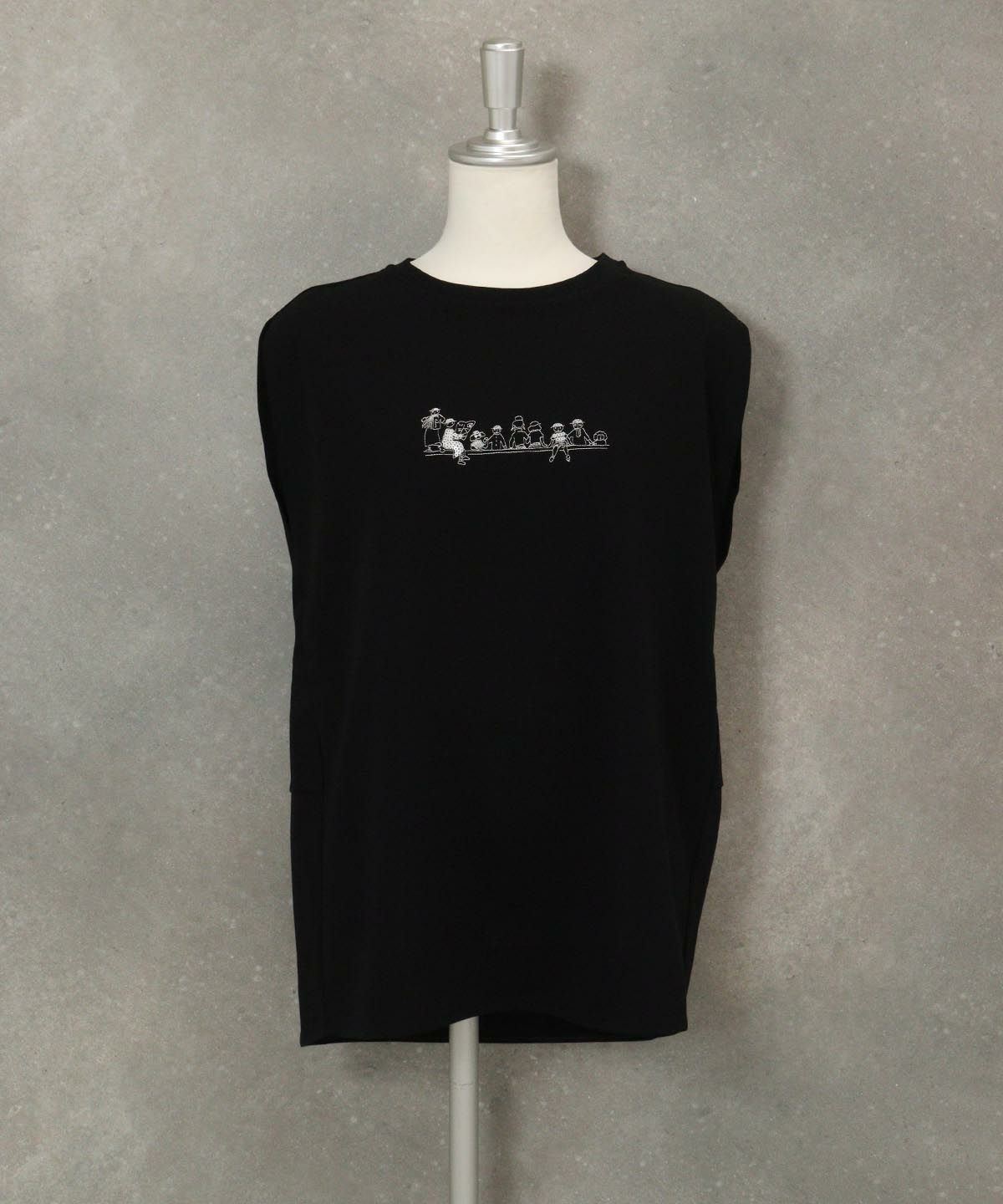 ボックス型ノースリトップス(ブラック)