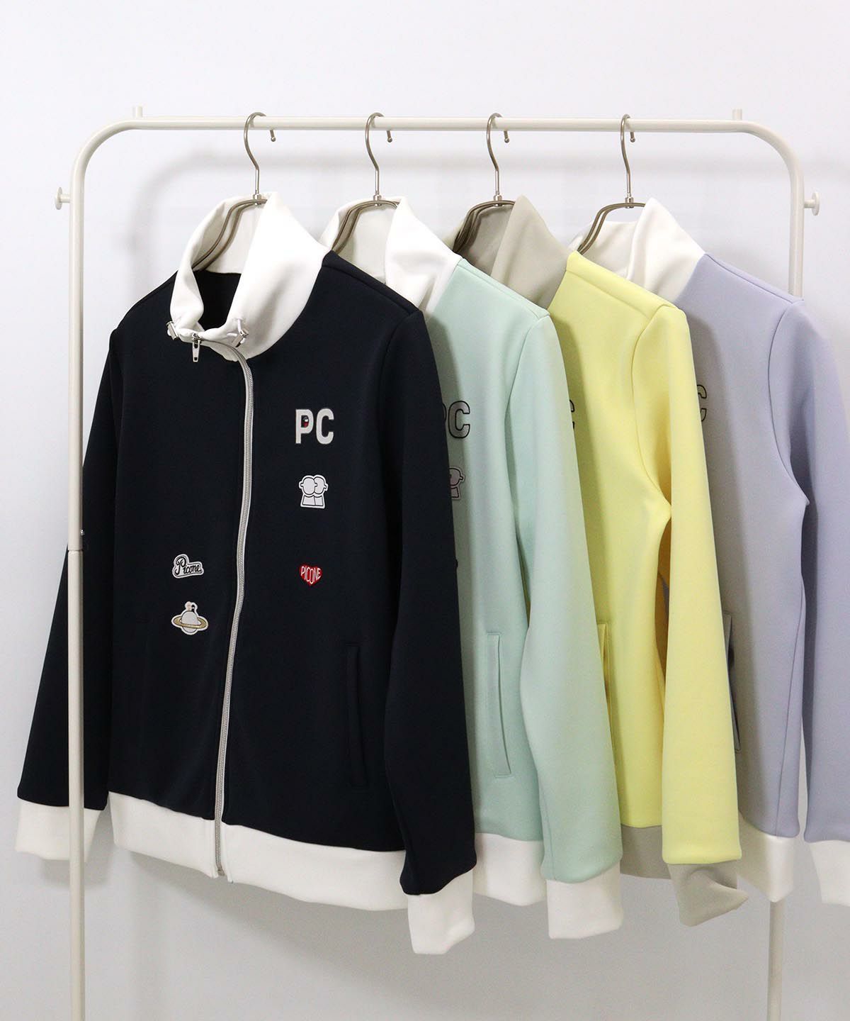 ワッペン付ジップブルゾン|ピッコーネクラブ - ゴルフウェアや婦人服通販