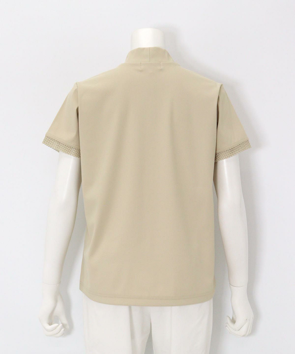 ポイント刺繍UV冷感プルオーバー(ベージュ)後ろ