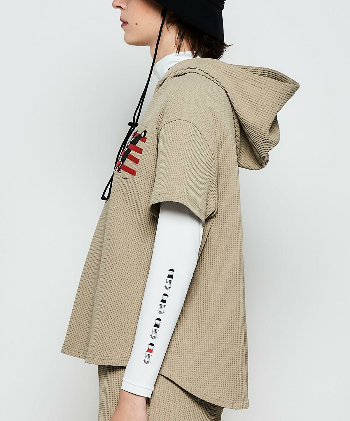 モデル着用画像（ベージュ）