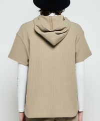 モデル着用画像（ベージュ）