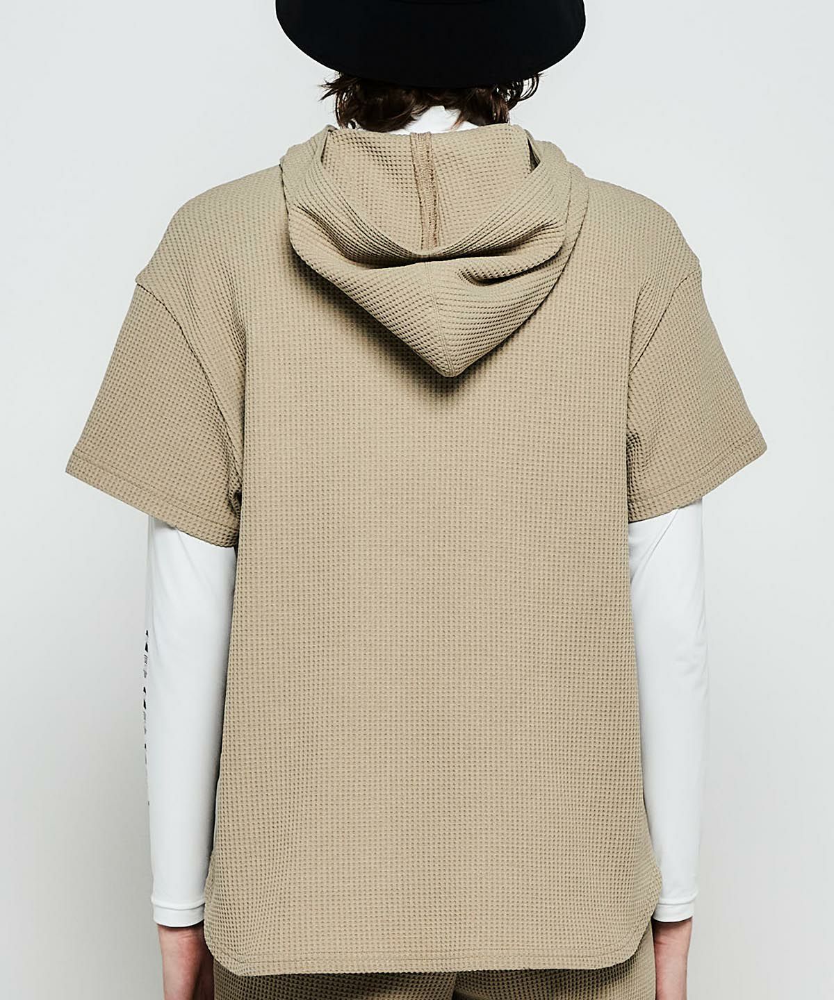 モデル着用画像（ベージュ）