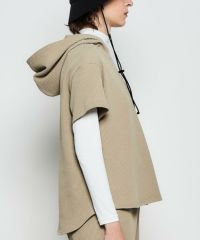 モデル着用画像（ベージュ）