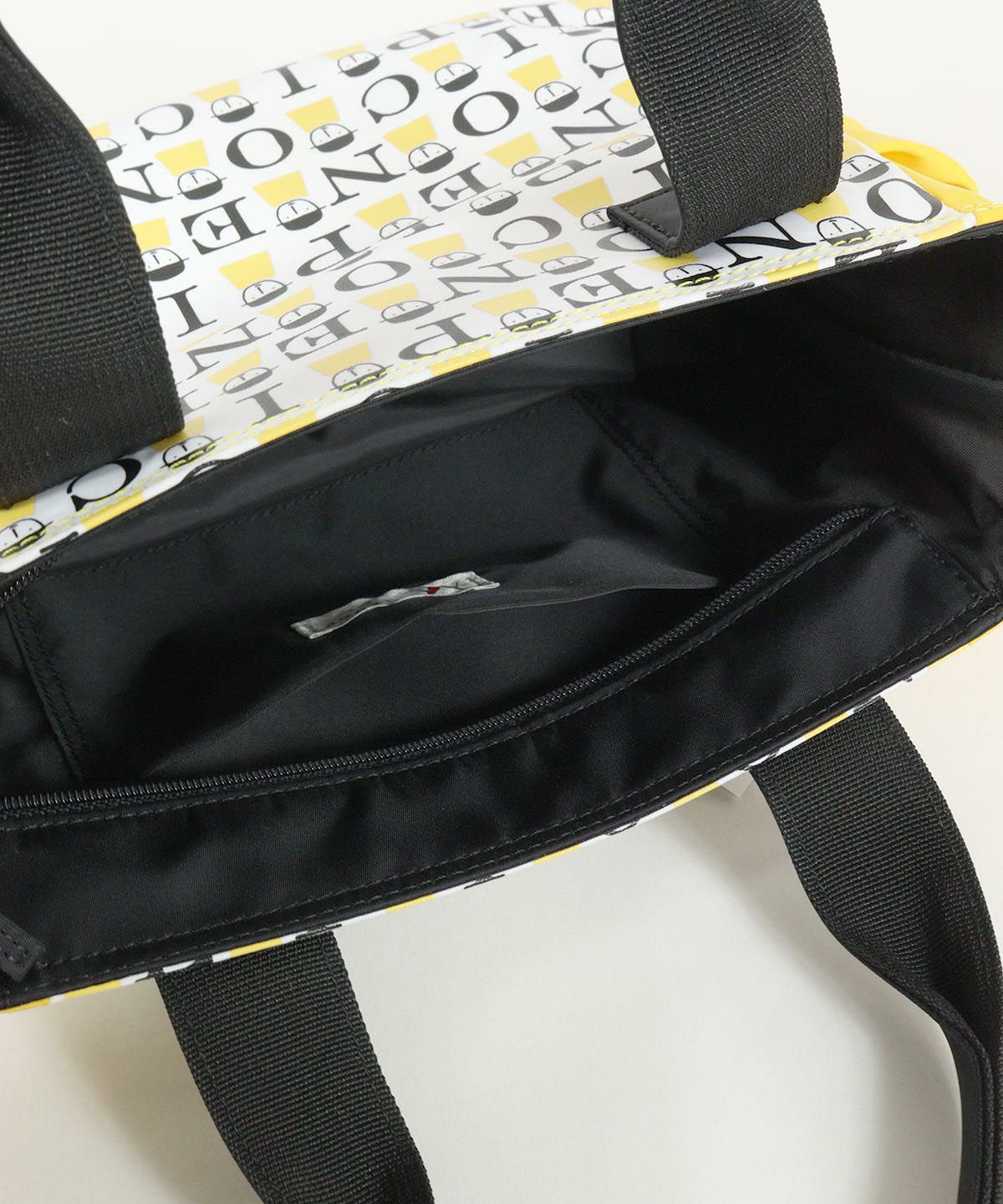 内側ポケット部分（イエロー）