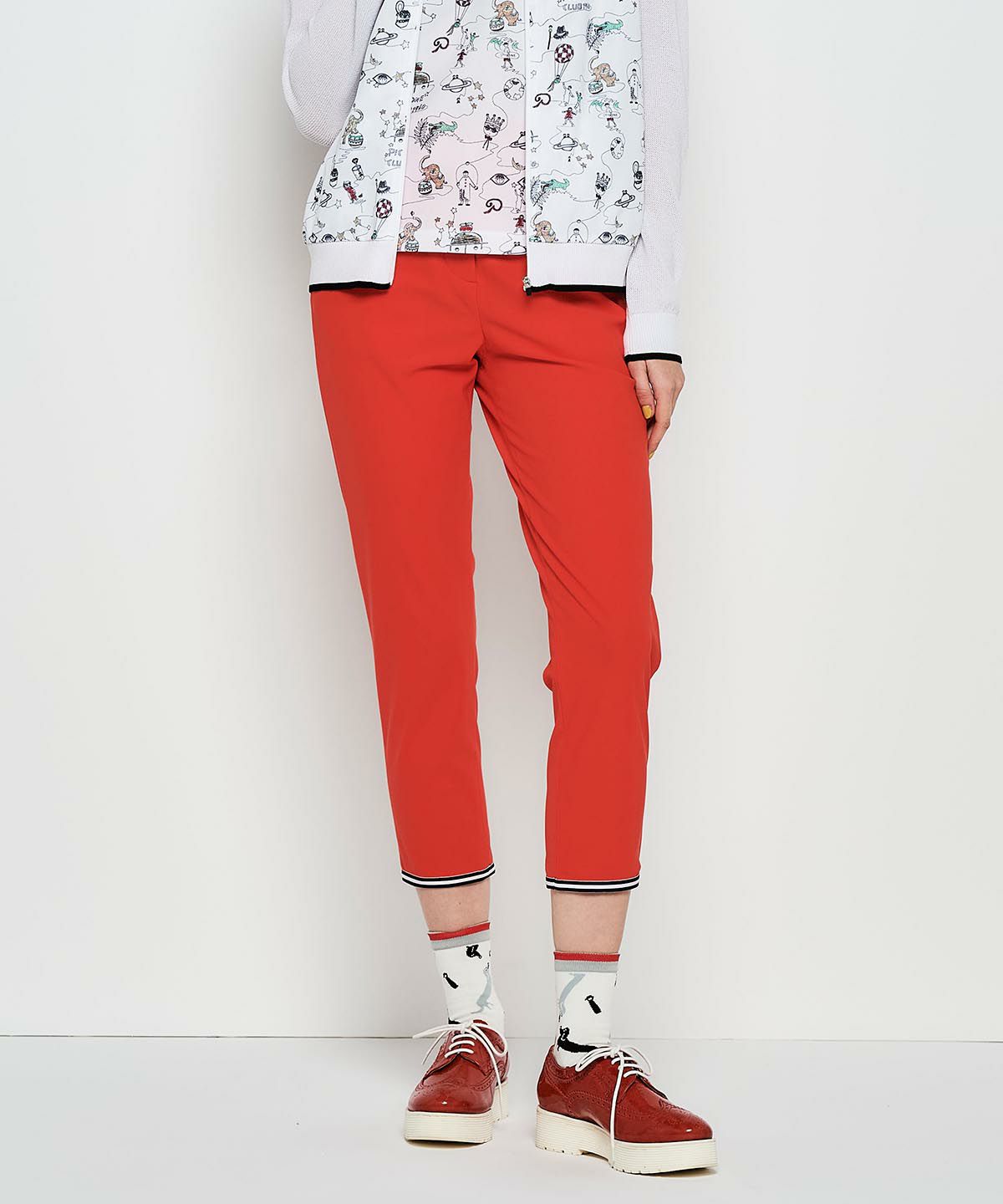 モデル着用画像（レッドオレンジ）