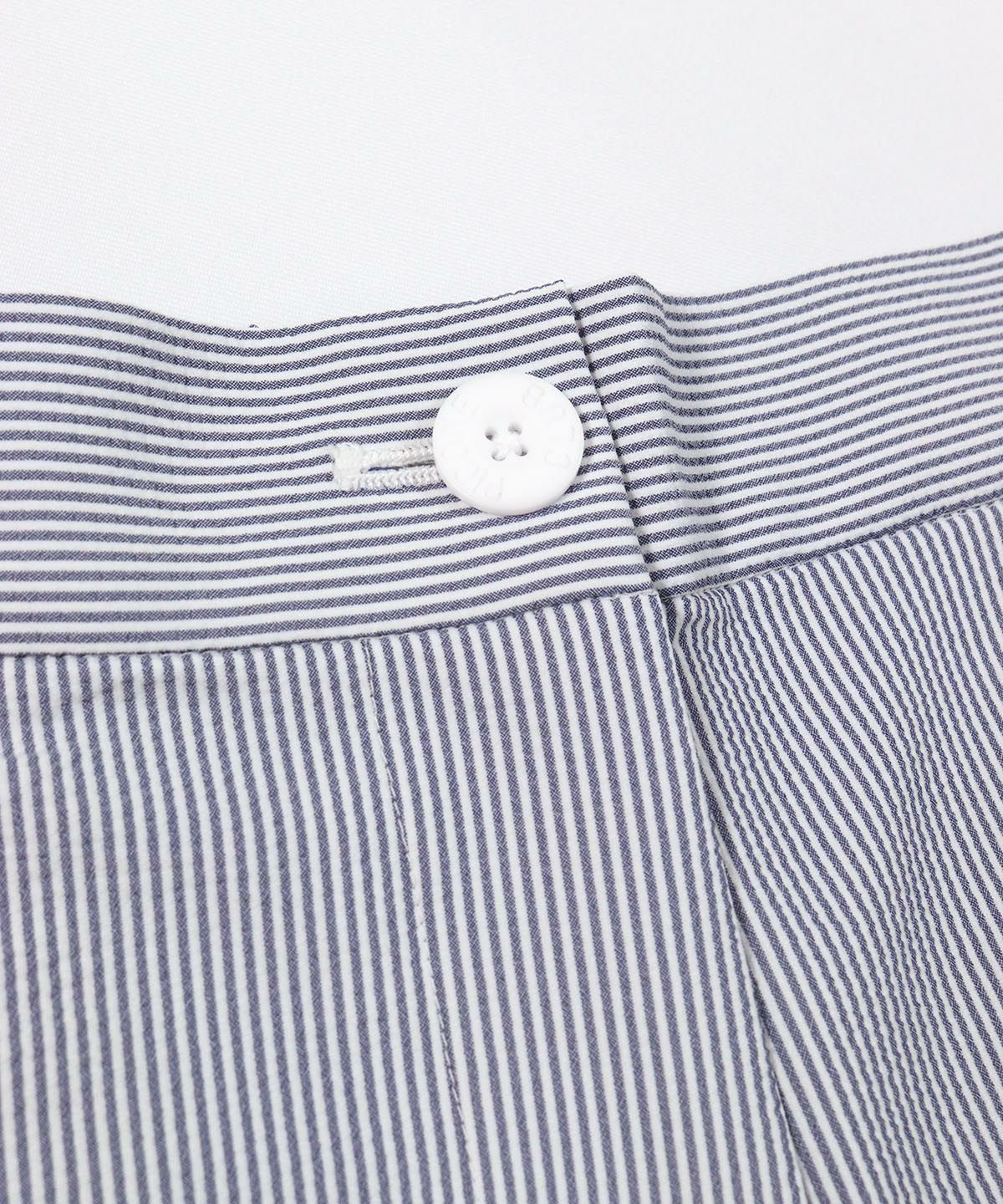 ウエストボタン部分（ネイビー）