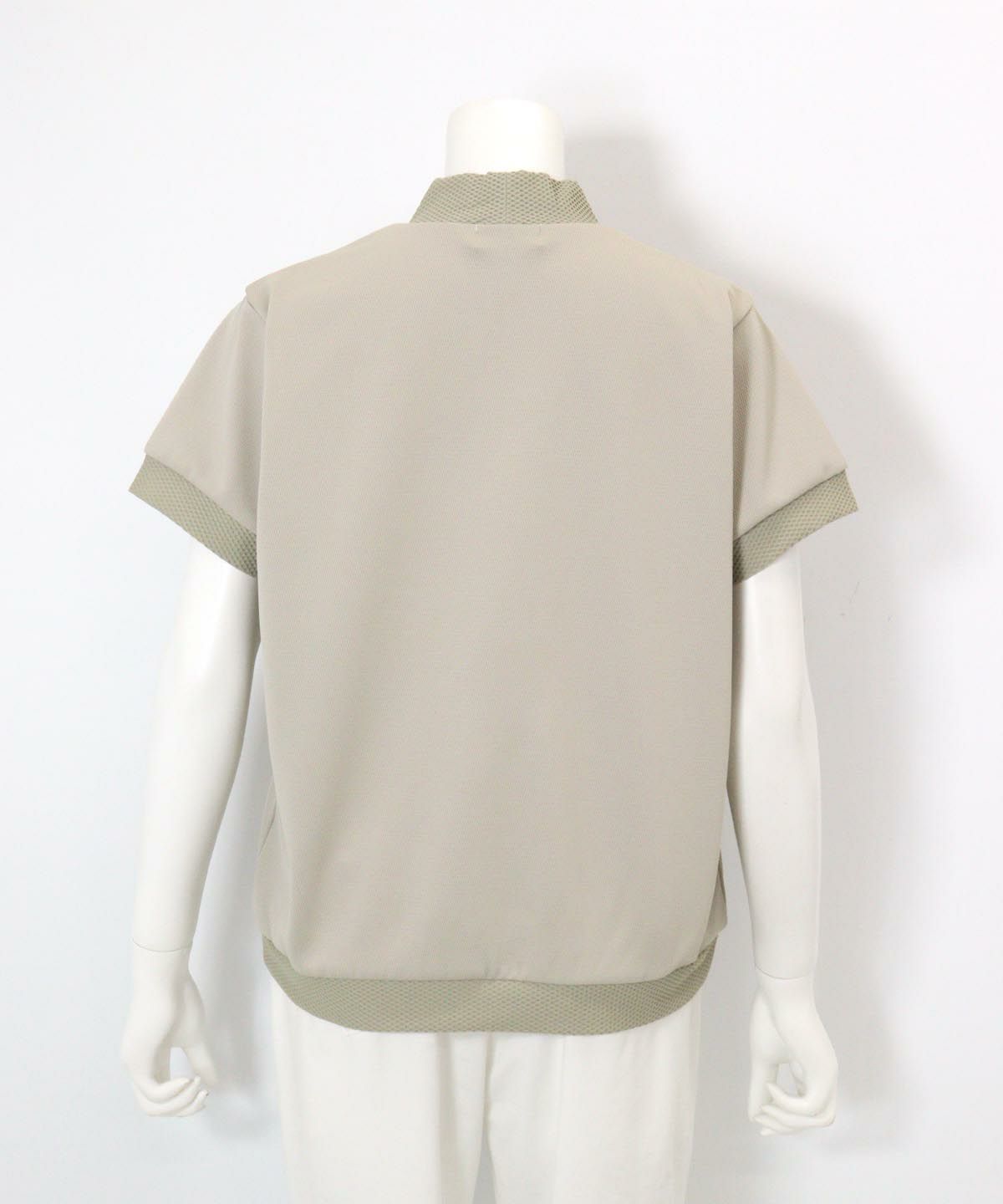 スパンコール刺繍ハイネックプルオーバー後(ベージュ）