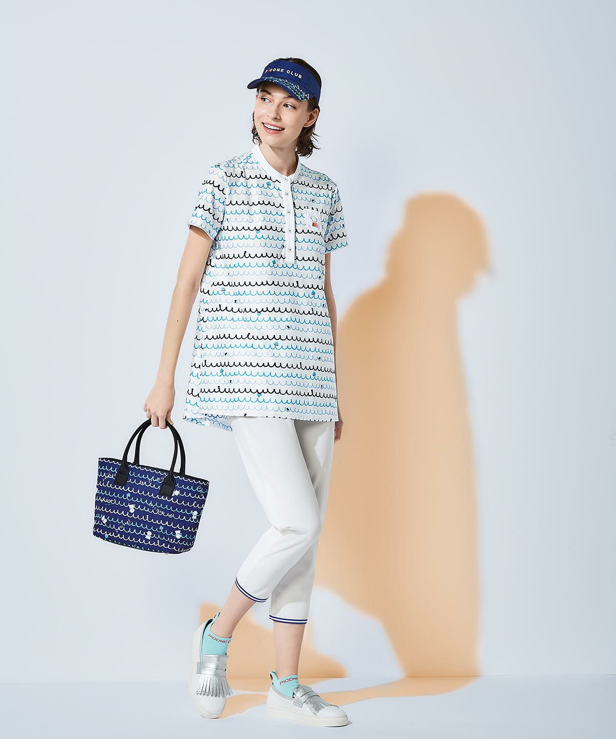 モデル着用画像(ホワイト×ブルー)