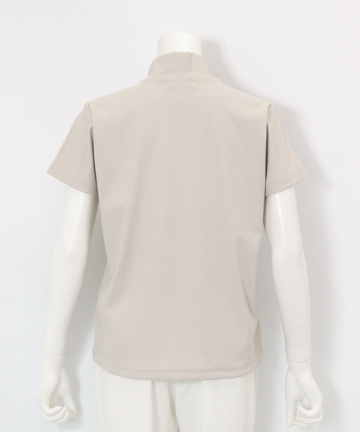 スパンコール刺繍UV冷感プルオーバー(ベージュ)後ろ