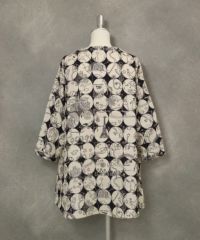 【UCHINOコラボ】サークル柄コットンチュニック(ブラック×ベージュ)後ろ