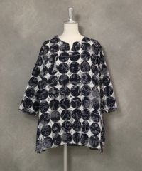 【UCHINOコラボ】サークル柄コットンチュニック(ホワイト×ネイビー)