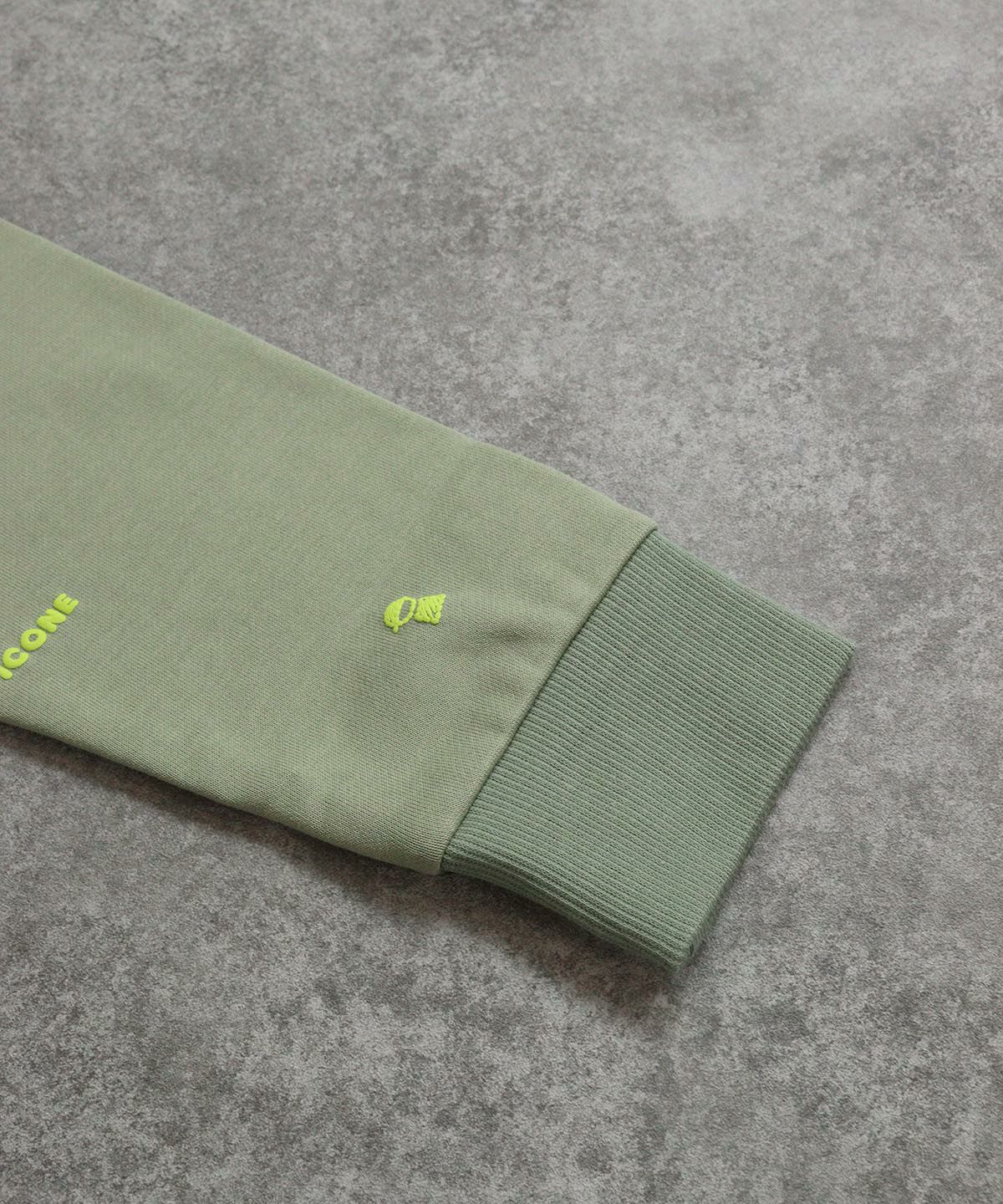 袖口（カーキ）