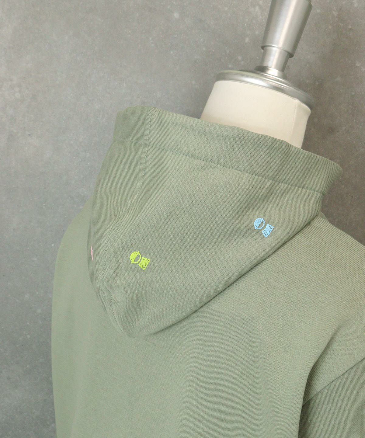 フード部分（カーキ）