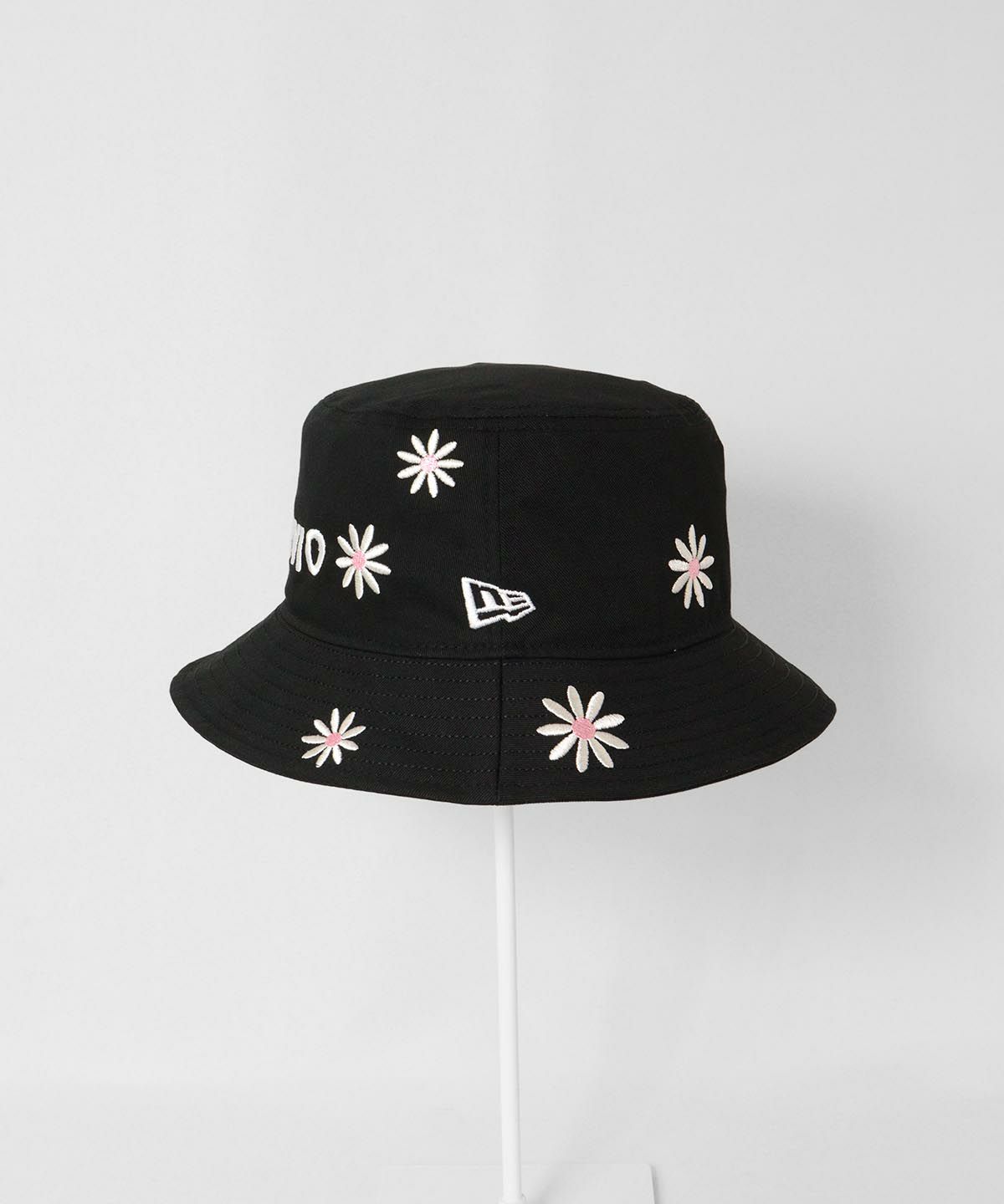 花柄刺繍バケハ (NEW ERAコラボ)ブラック