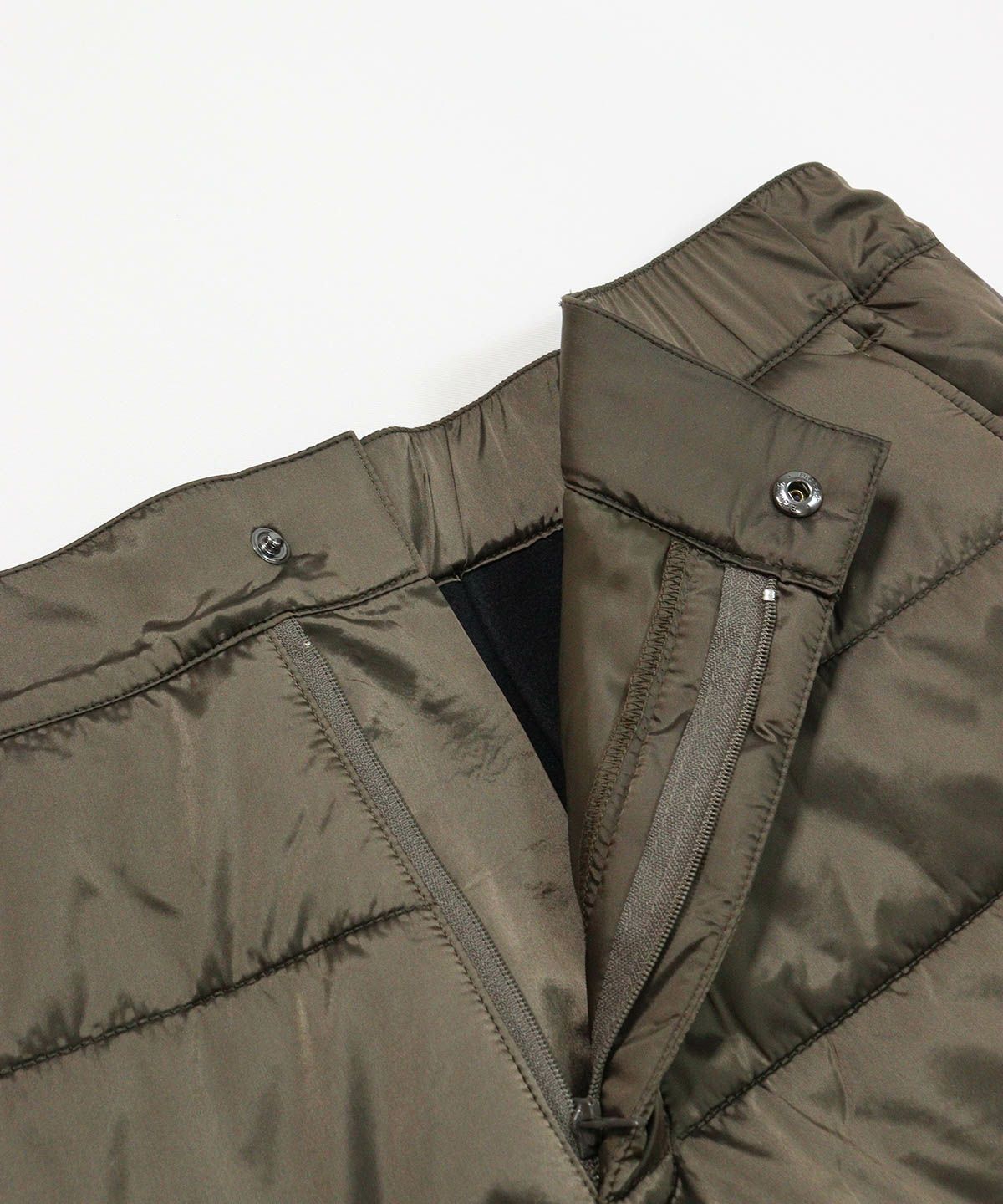 ファスナー部分(カーキ)