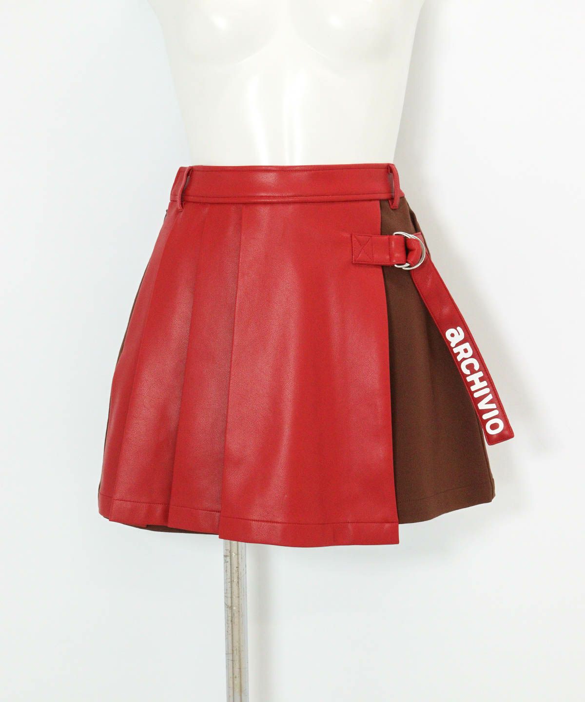 保温発熱スカート風ショートパンツ(レッド)前