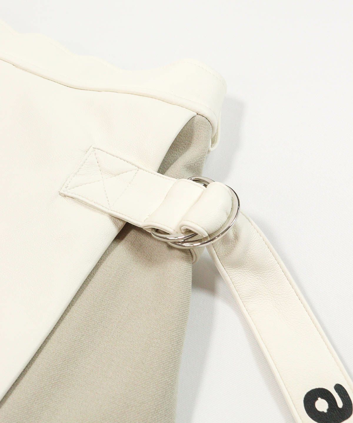 金具部分(ホワイト)