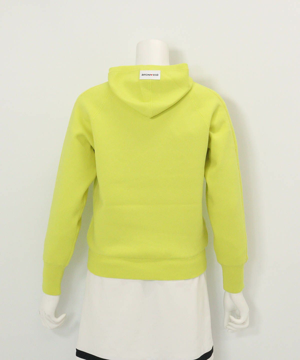 スパンコール刺繍保温ニット(イエロー)後ろ