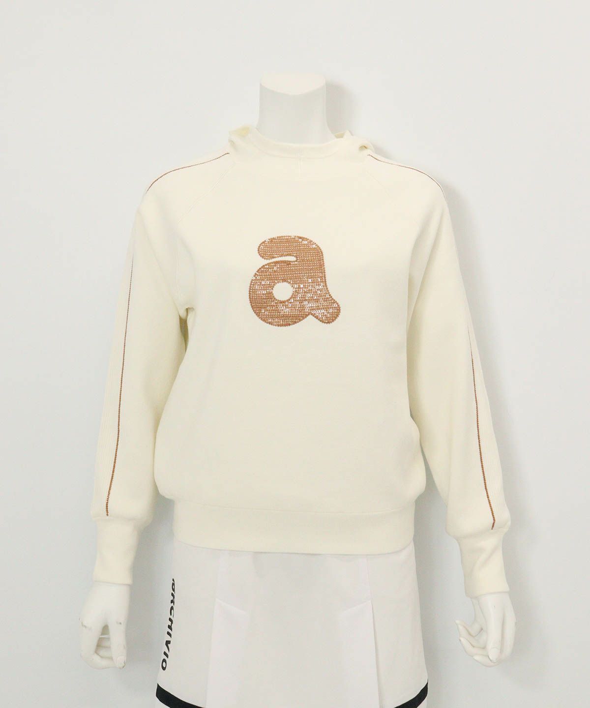 スパンコール刺繍保温ニット(ホワイト)前