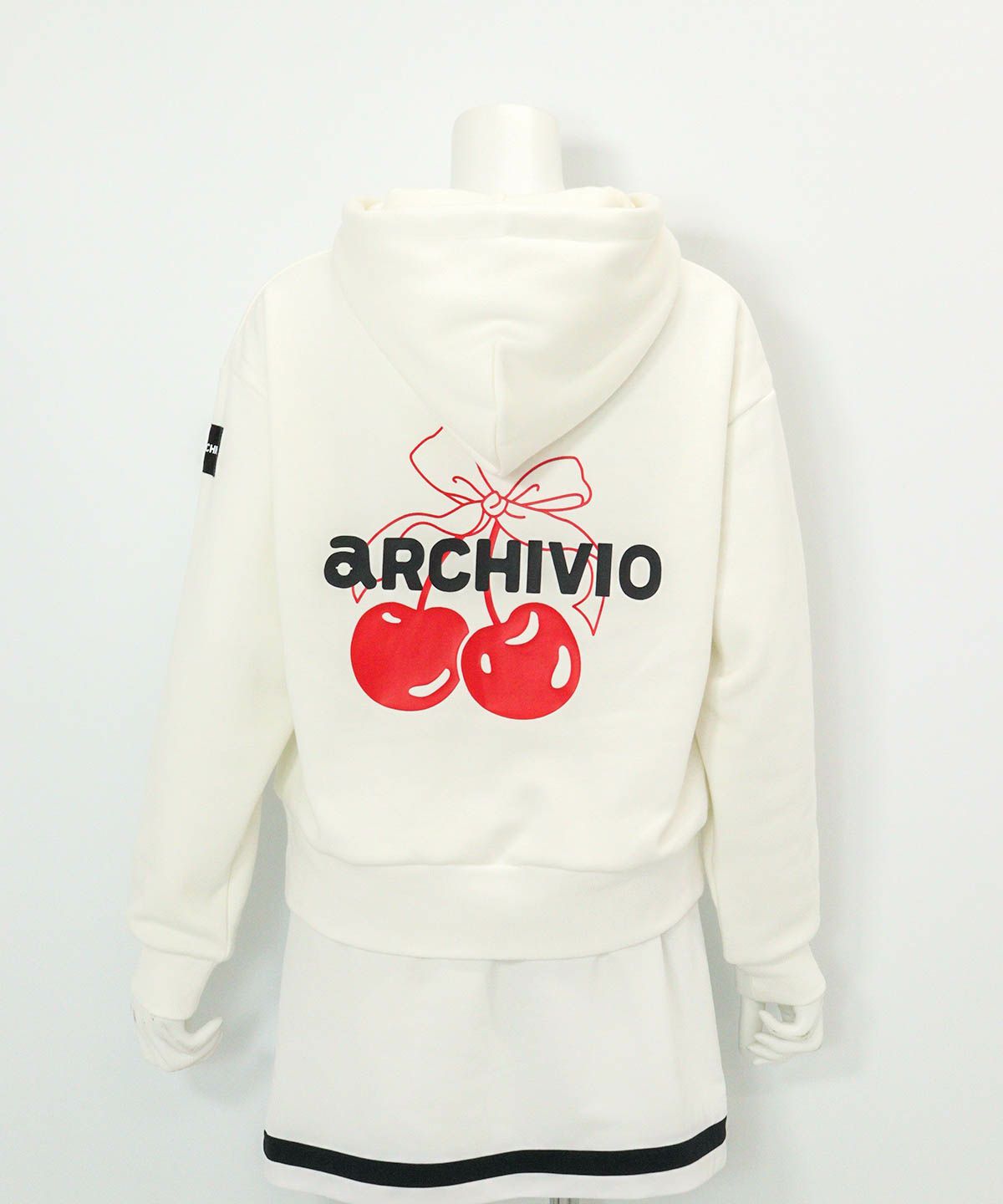 チェリー柄裏起毛パーカー(ホワイト)後ろ